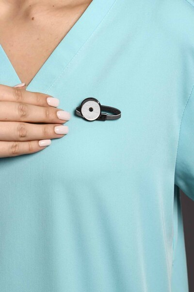 Брошь "Налобный" (дерево)