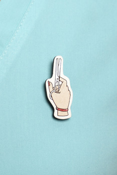 Брошь "Рука парикмахера"